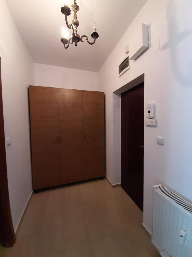 Arad Chic Apartament Uta Luaran gambar