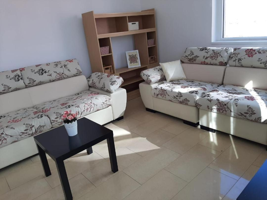 Arad Chic Apartament Uta Luaran gambar